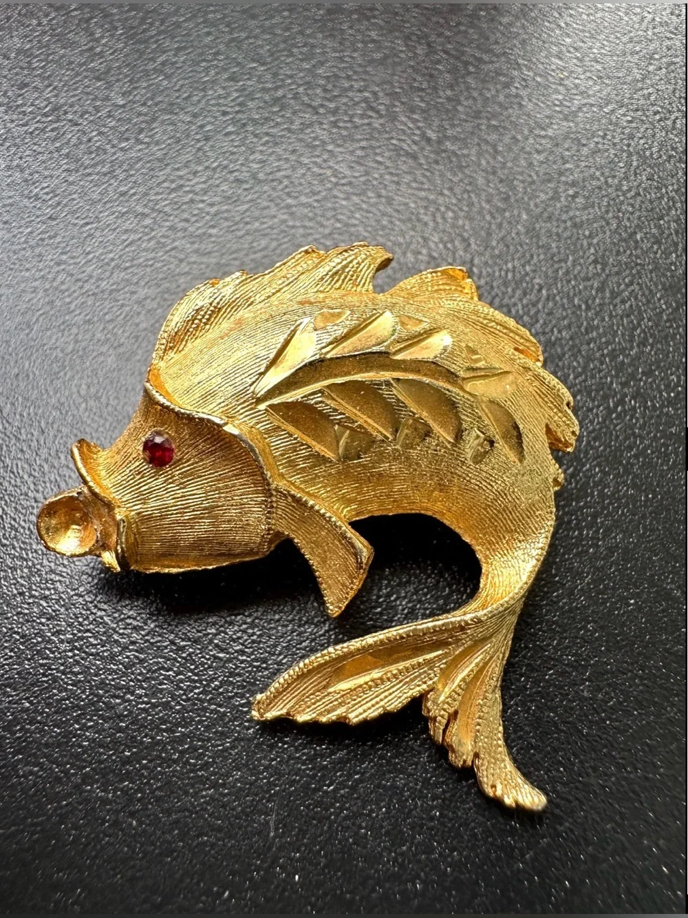 Vintage figural fish with red-stone eye Brooch